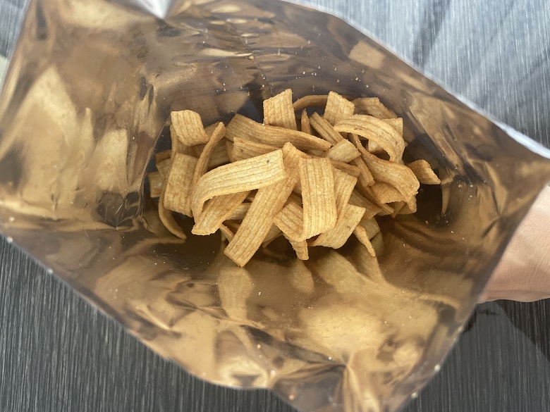 「素材市場さばのスナック（深い旨みとコクの、さばの味噌煮味）」中身
